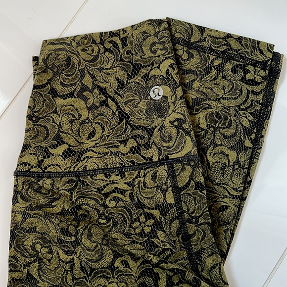 Lululemon Wunder Under Full On Luxtreme, Pencil Lace Brave Olive Black, Size 4 - Picture 1 of 4